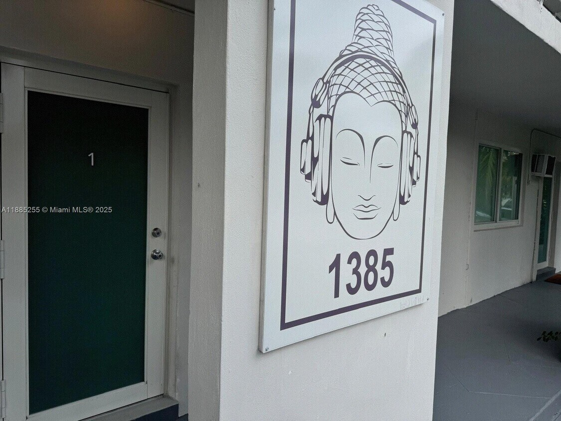 Foto principal - 1385 NE 105th St