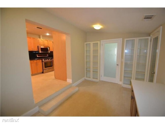 Building Photo - 1535 Moffett St