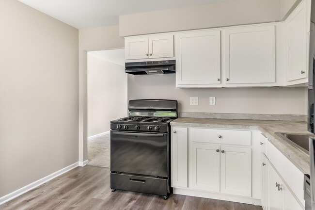 Foto del edificio - 240 W Newhall Ave