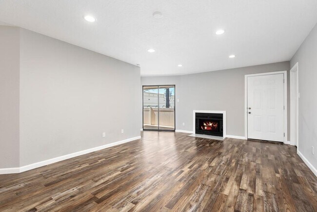 Building Photo - 8293 Creekbend Dr