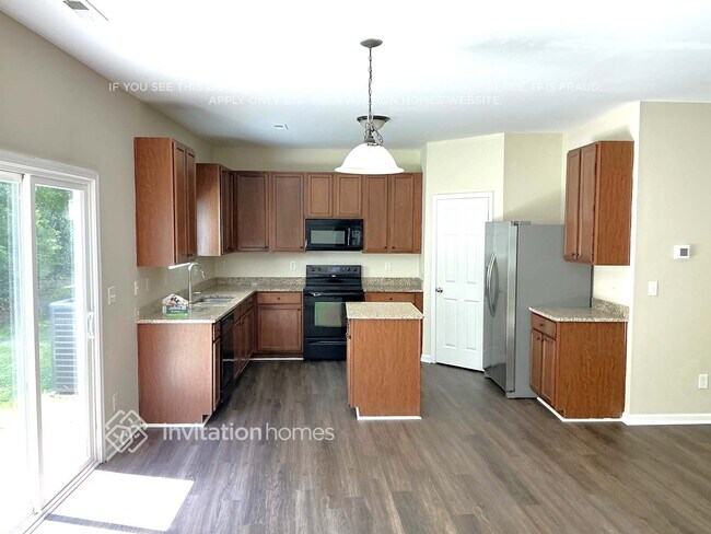 Foto del edificio - 7112 Bear Grass Ln