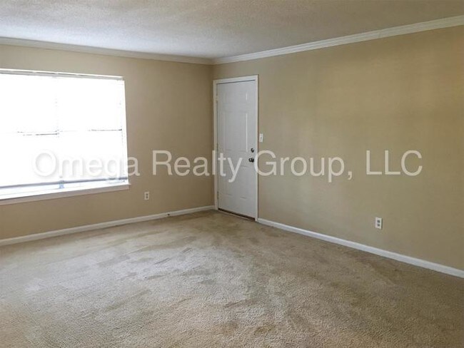 Building Photo - 3232 Westbrook Dr