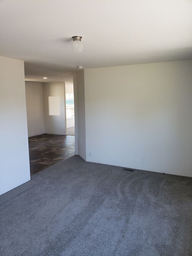 Foto del edificio - 24 X 60 MANUFACTURED HOME ON 1 1/3 ACRES