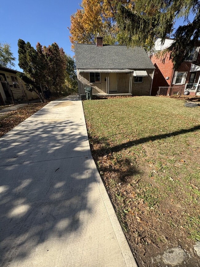 Building Photo - 2227 Homestead Dr