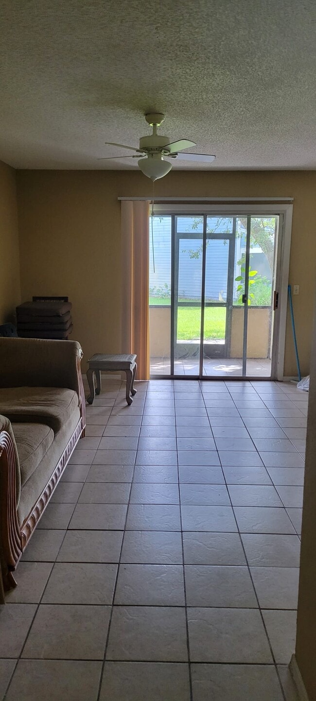 Foto del edificio - 11853 Mintwood Ct