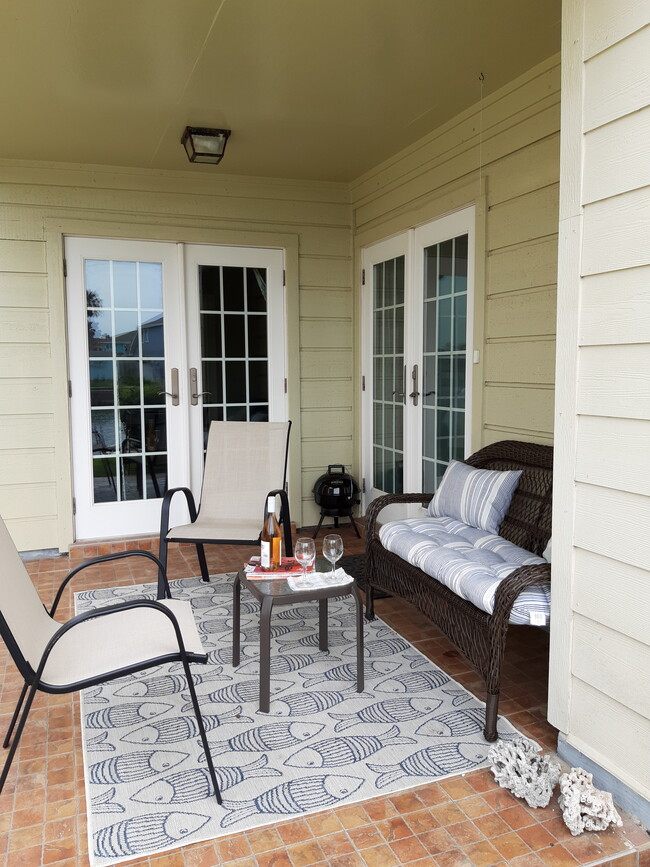 Patio on canal side. French doors to dining and bedroom 2 - 15421 Seamount Cay Ct