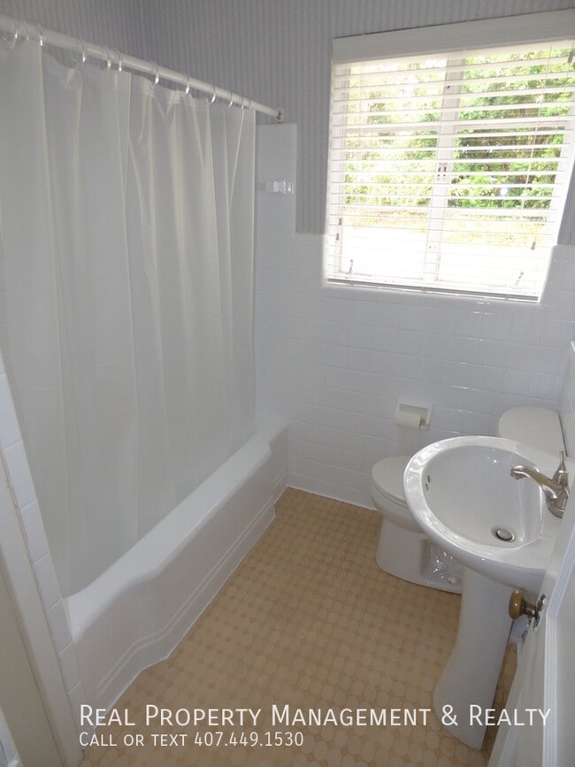 Building Photo - Nice 2 BR / 1 BA Duplex In Winter Park