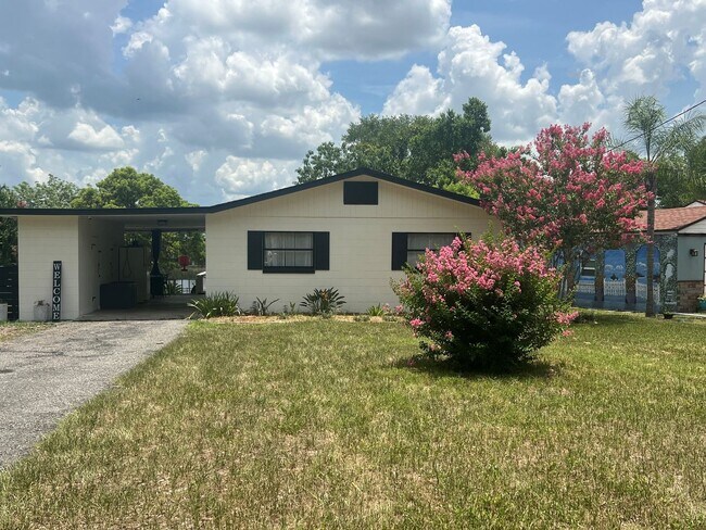 Foto del edificio - 227 Lake Ellen Dr
