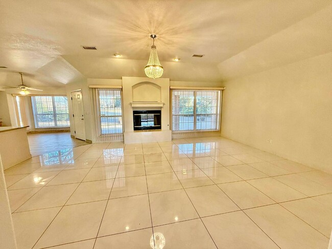 Foto del edificio - 2207 N Washington Ave