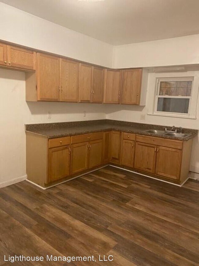 Building Photo - 2 br, 1 bath House - 28 Barons St.