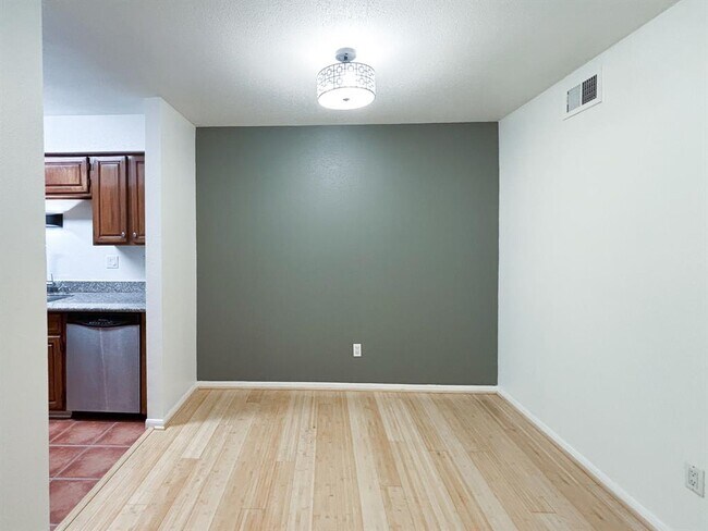 Building Photo - 1860 White Oak Dr