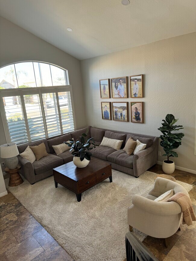 Foto del edificio - 7135 E Lakeview Ave