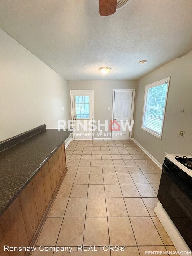 Building Photo - 3 br, 1 bath House - 494 S. Main St