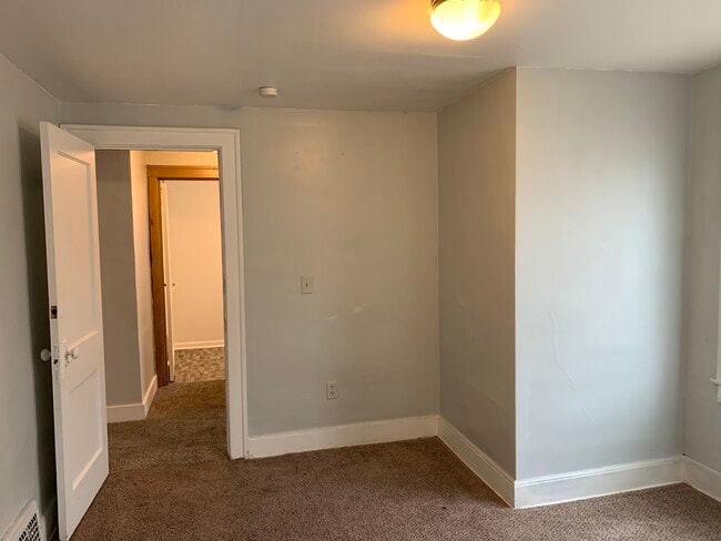 Foto del edificio - 720 Roselawn Ave