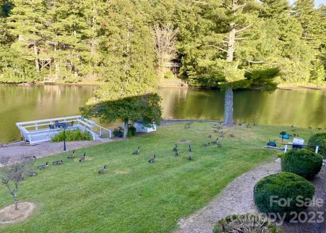 Foto del edificio - 130 Old Mill Rd