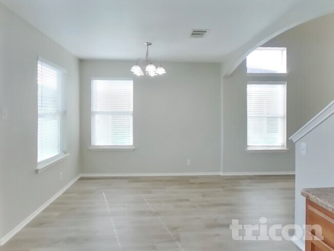 Foto del edificio - 18521 Mammoth Cave Blvd