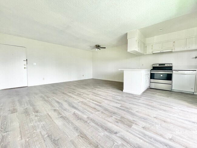 Building Photo - 8919 Harratt St