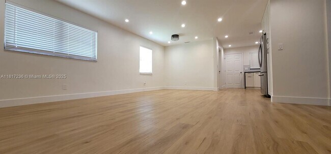 Foto del edificio - 2455 Monroe St
