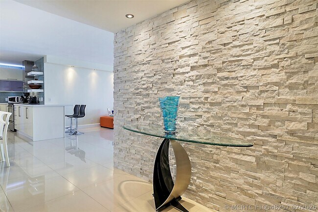 Foto del edificio - 1370 S Ocean Blvd