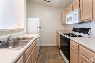 1BR,1BA,874SF - The Morgan - Lake Pointe Apartment Homes