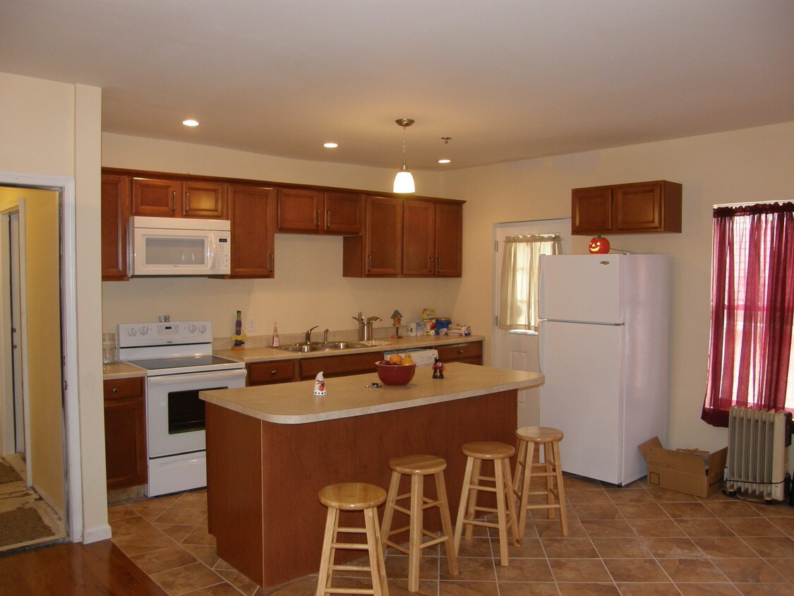 Primary Photo - 545 Prescott Ave
