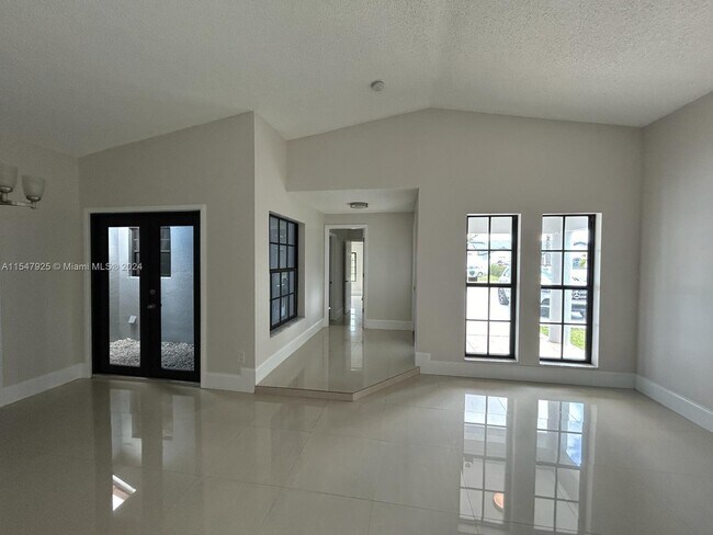Foto del edificio - 4712 SW 143rd Ave
