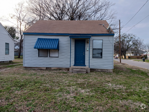 Building Photo - 421 C St