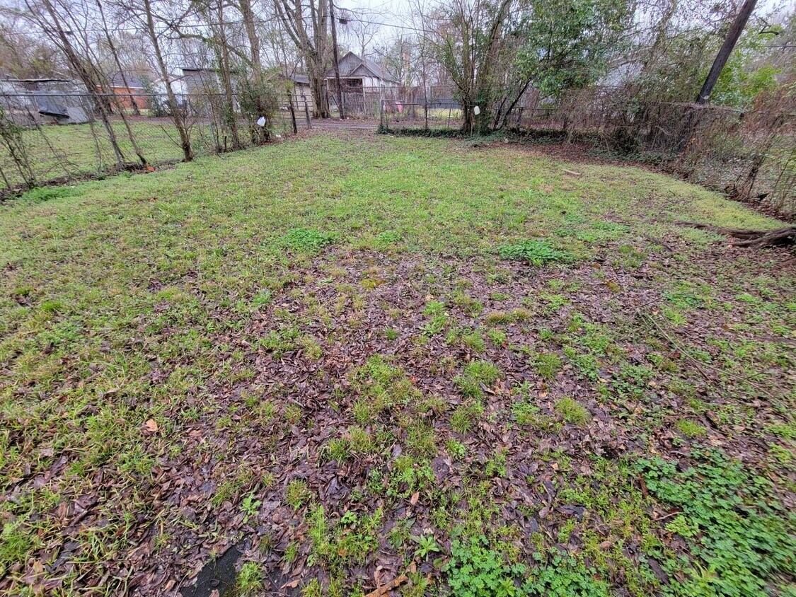 Foto principal - 2039 Looney St