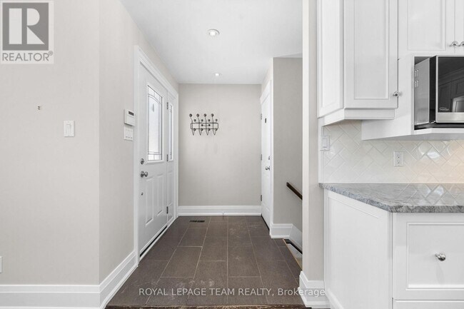 Building Photo - 1667 River Rd