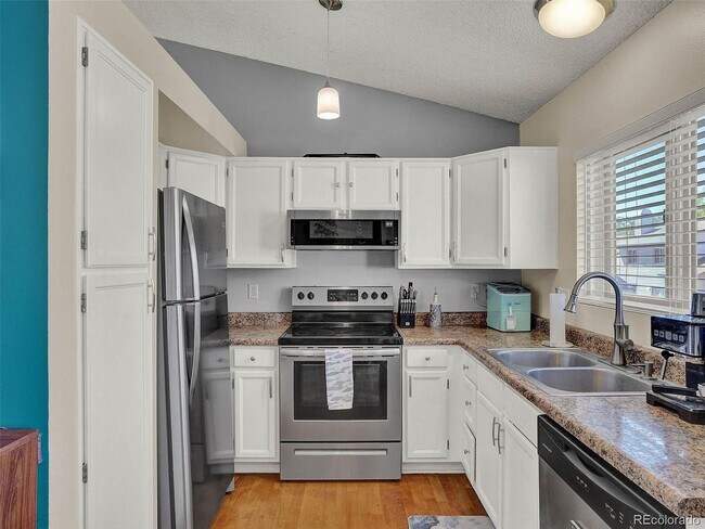 Foto del edificio - Stunning 5 Bed 3 Bath Home!!!