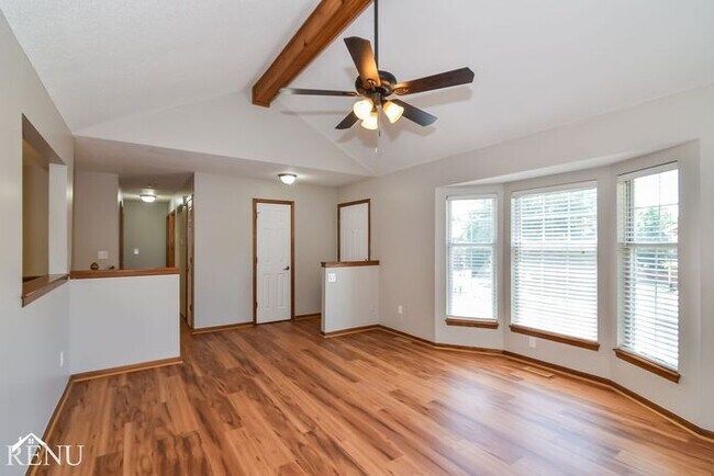 Building Photo - 308 NE Dreamweaver Ave