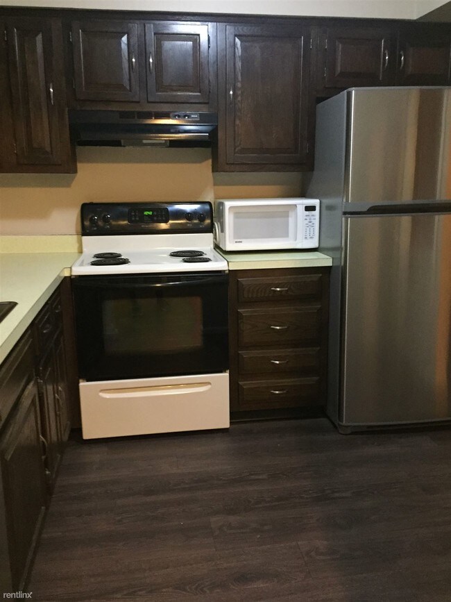 Building Photo - 2 br, 1.5 bath Condo - 5285 Portland St