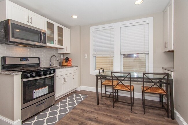 Building Photo - 150 Maverick St