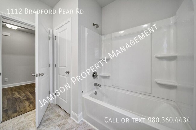 Building Photo - 1112 Bradford Pear Rd