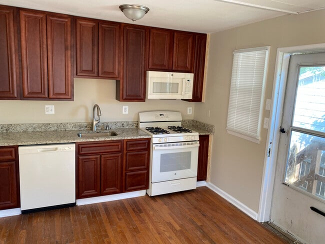 Building Photo - 2315 Green St SE