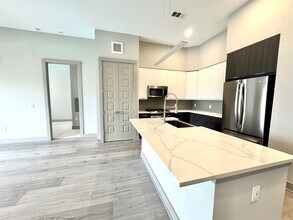 Building Photo - 401 W 25th St