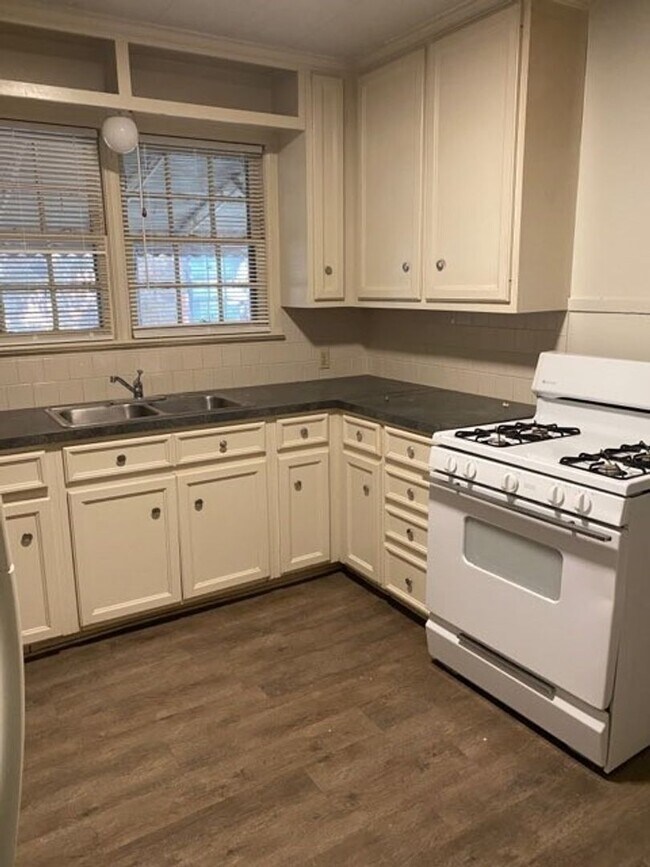 Building Photo - AVAILABLE JULY, 2024! 2609 23rd Street-Tec...