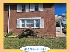Building Photo - 457 Mill St
