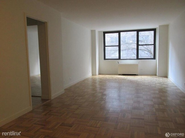 Building Photo - 1 br, 1 bath Apartment - E 49th St 5T Unit 5T