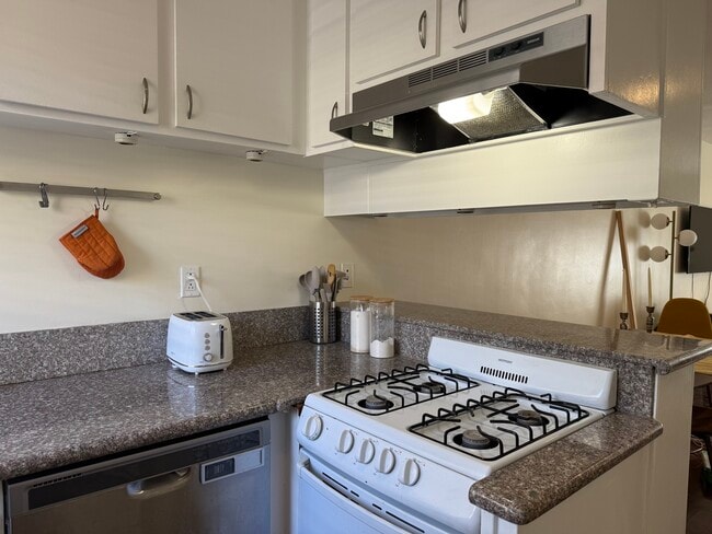 Building Photo - 11652 Chenault St