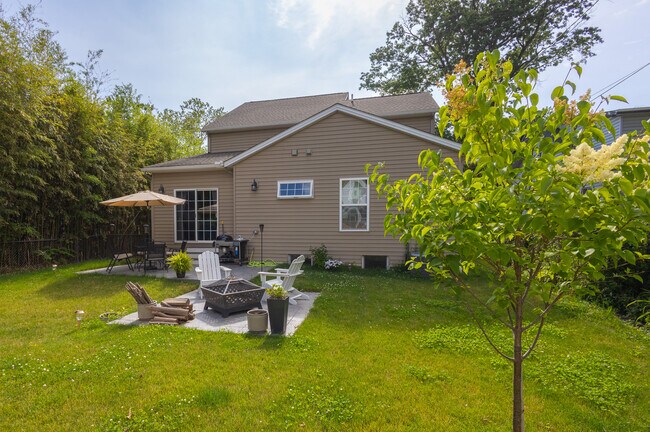 Foto del edificio - 345 Kenilworth Rd