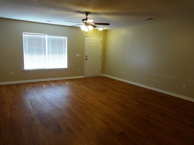 Foto del edificio - 1016 Deerberry Rd