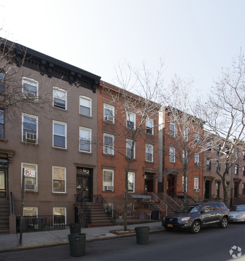 Primary Photo - 320 Degraw St