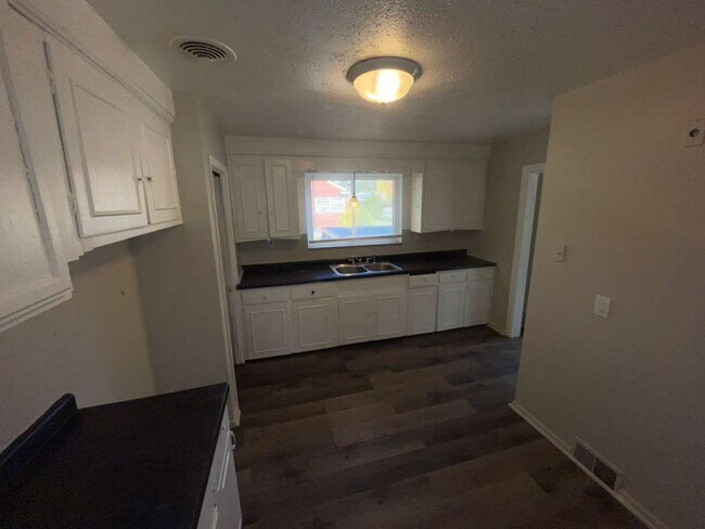 Foto del edificio - 9083 Grandville Ave