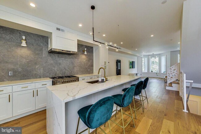 Building Photo - 25 U St NE