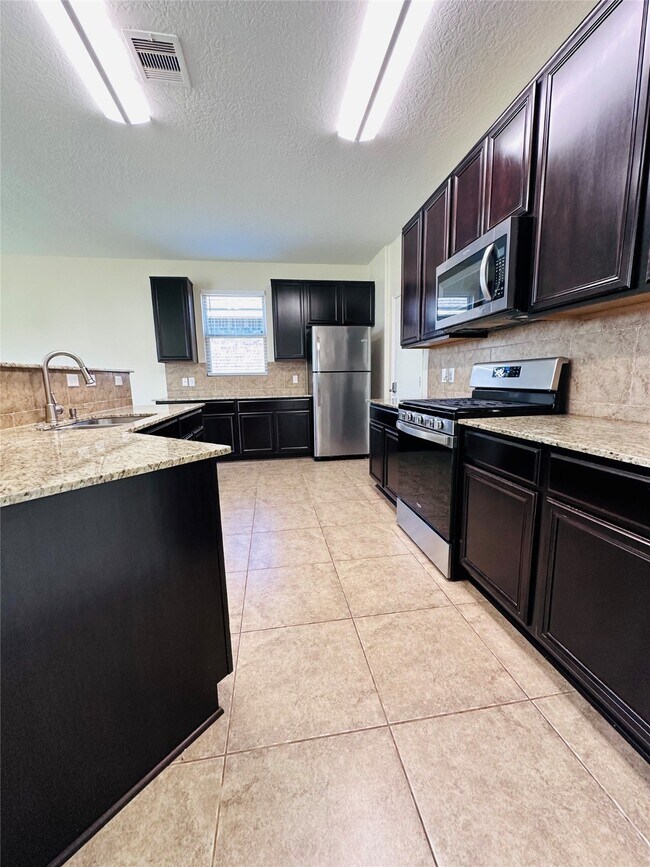 Foto del edificio - 1607 Bel Riposo Ln