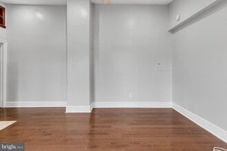 Building Photo - 707 W Girard Ave