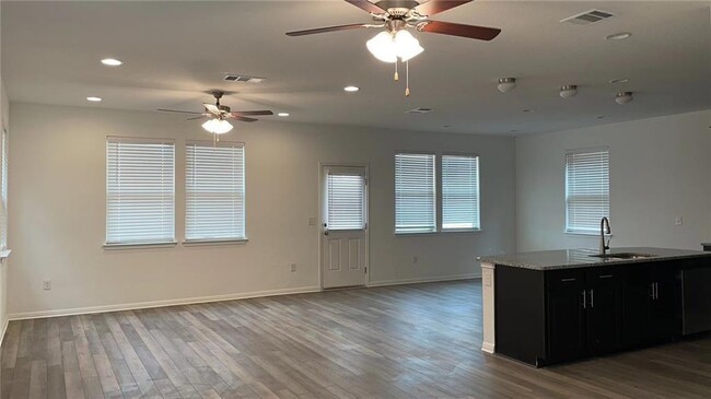 Building Photo - 157 Munk Ln