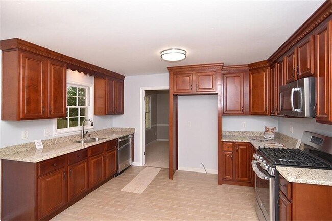 Building Photo - 4695 N Peachtree Rd