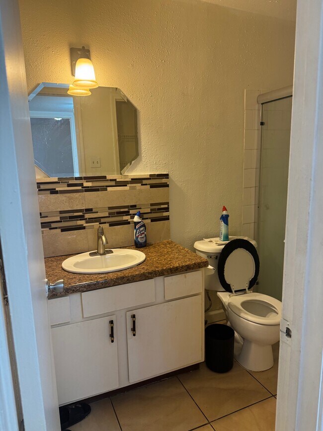 Foto del edificio - 9350 Country Creek Dr